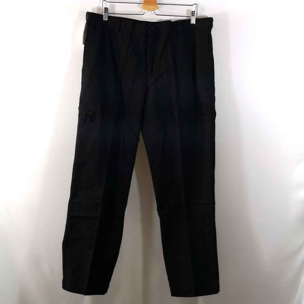 Men's Dockers Cargo, Black, Straight, Large zip pocket, 2 large rear, 38"Wx31"L